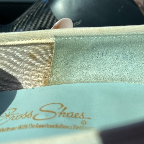 Vintage white mod leather shoes small heel Red Cross nurse sz 10 - Picture 4 of 9